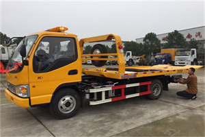 信阳哪里有拖车服务