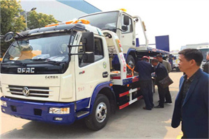 信阳汽车道路救援拖车价格